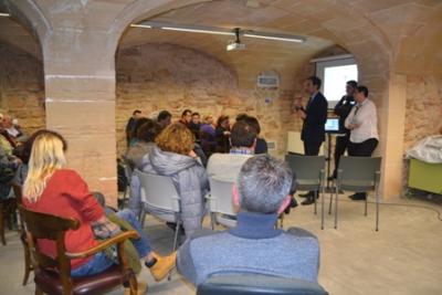El batle i la regidora de mobilitat mantenen una primera reunió amb els veïnats de la zona ACIRE