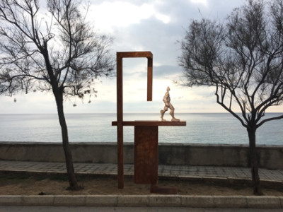 Moisès Gil presenta ESTRUCTURA - COS – ESPAI, d'allò privat a allò públic, l’exposició d’escultures al passeig marítim de Cala Rajada