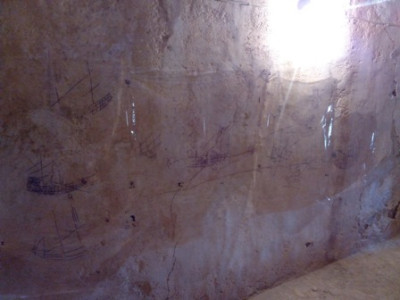 Descoberts una vintena de grafits nàutics dels segles XVI al XVIII al Castell de Capdepera