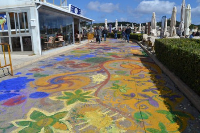 Més de 500 persones participen en la jornada de “Pintam” el passeig marítim