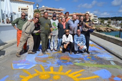 Més de 500 persones participen en la jornada de “Pintam” el passeig marítim