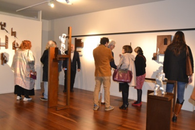 Moisès Gil inaugura la segona part de l’exposició ‘Estructura-Cos-Espai’