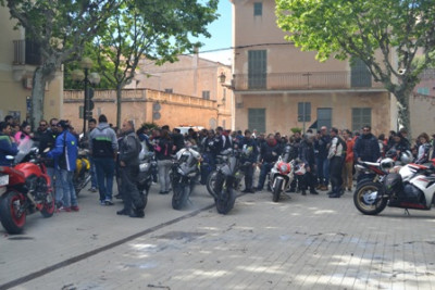  Capdepera es torna a omplir de fum i olor de goma
