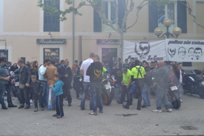  Capdepera es torna a omplir de fum i olor de goma