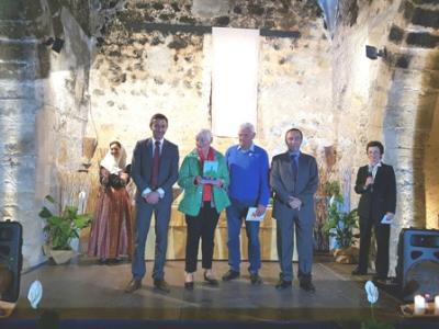 Dotze turistes reben un guardó per premiar la seva fidelitat amb Capdepera