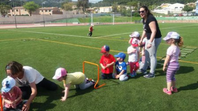 Els nins i nines de les escoletes participen a una activitat de Capdepera Activa
