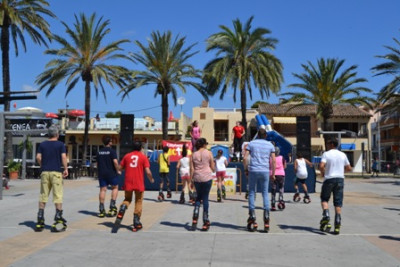 La plaça dels Pins s’omple d’esport i fruita