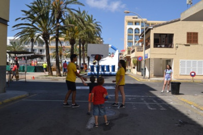 La plaça dels Pins s’omple d’esport i fruita