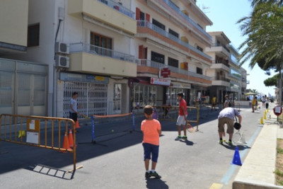 La plaça dels Pins s’omple d’esport i fruita