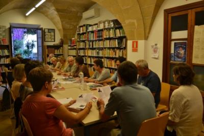 El Club de lectura de les Biblioteques de Capdepera posa punt amb l’escriptor Guillem Frontera com a convidat