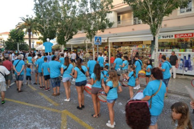 El tradicional cercavila omple els carrers de Cala Rajada