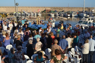 Les festes del Carme posen punt i final amb la processó marítima