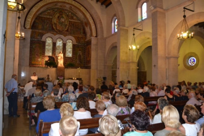 Gustavo dóna quatre vitralls a l’església de Cala Rajada