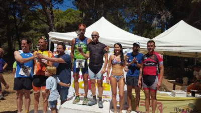 Toni Sales i Ana Cèlia Creus guanyadors de la VIII Triatló First Sun Mallorca de Cala Agulla