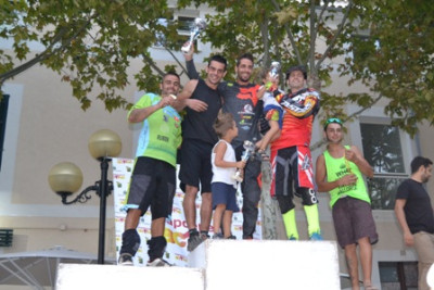 Els salts de BTT omplen de curiosos la plaça de l’Orient