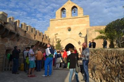 Els assistents al World Travel de Golf visiten el Castell de Capdepera