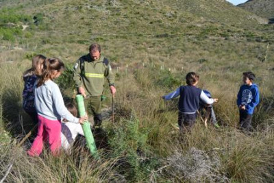 Els alumnes de S’Auba i S’Alzinar reforesten Sa Duaia-Es Recó