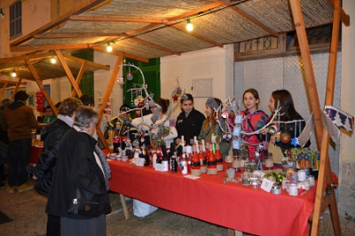 Desset artistes exposen plegats al Centre Melis Cursach