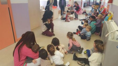 Els dimonis de Capdepera visiten les escoletes