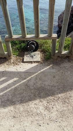 Acte de vandalisme contra les lluminàries de ses Atzavares
