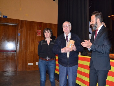 L'Associació Cap Vermell lliura el premi Cap Vermell 2016 a l'Hotel Cas Bombu