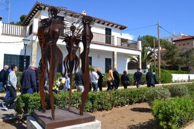 Sarasate inaugura l’exposició ‘Ballant amb les ones’ al passeig Marítim de Cala Rajada