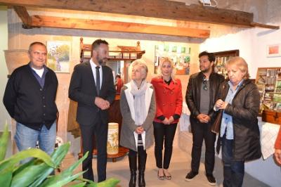 L’Escola d’Adults inaugura la mostra de restauració i pintura