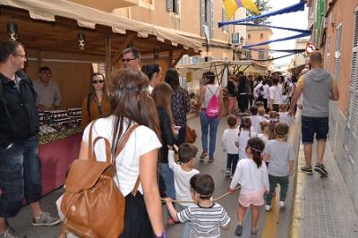 Els escolars s’endinsen dins l’Edat Mitjana amb el Mercat Medieval de Capdepera