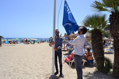Les platges de Capdepera llueixen les banderes blaves