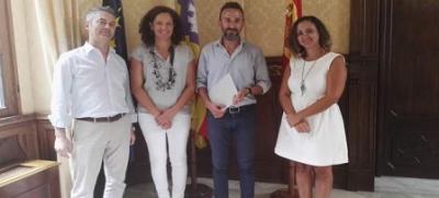   El solar de la plaça Castellet i l’edifici de la club de la tercera edat de Cala Rajada ja són de competència municipal