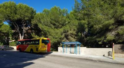 Dues marquesines noves a les parades de bus de Son Moll i carrer Castellet 