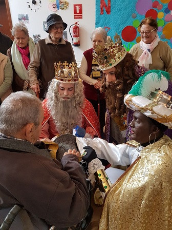 Els carters reials visiten el Centre de Dia i la Residència de Font de sa Cala