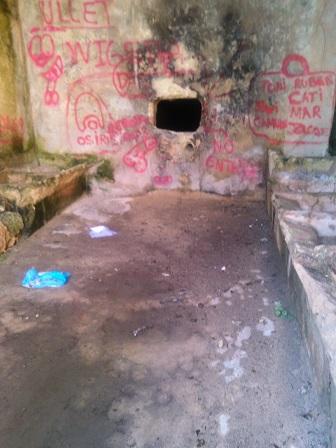 El departament de Patrimoni neteja els rentadors del carrer col·legi