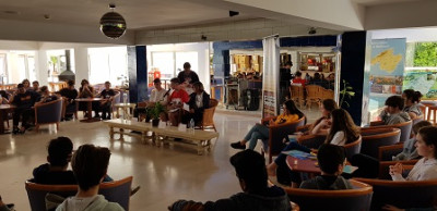 Els estudiants de 3rESO de l’IES Capdepera aprenen com funciona un hotel en una jornada dedicada al sector turístic