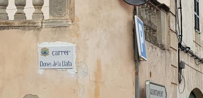  Els carrers ‘Dones de la llata’ i ‘Dones de la mar’ ja llueixen la nova placa 