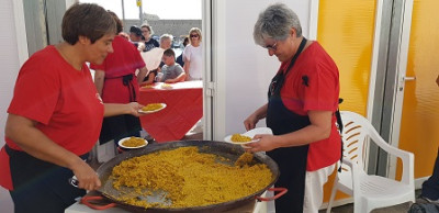 El port de Cala Rajada s’omple de gent i de llampuga cuinada