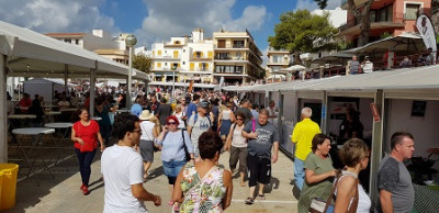 El port de Cala Rajada s’omple de gent i de llampuga cuinada