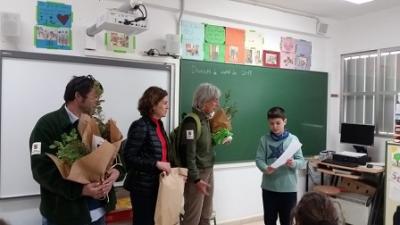 Els nins i nines de S’Auba i S’Alzinar reben els premis del concurs de dibuix  ‘Ni 1 foc al bosc’