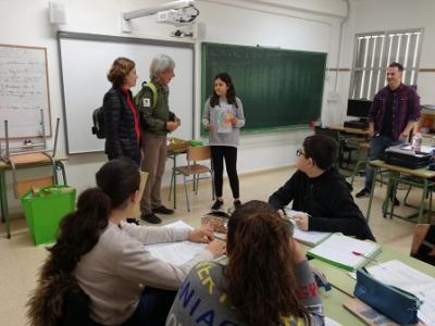 Els nins i nines de S’Auba i S’Alzinar reben els premis del concurs de dibuix  ‘Ni 1 foc al bosc’