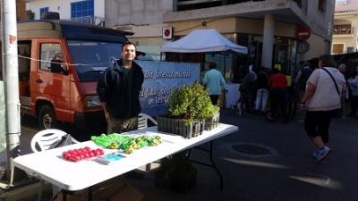 El departament de Medi Ambient regala plantes per commemorar el Dia mundial Forestal