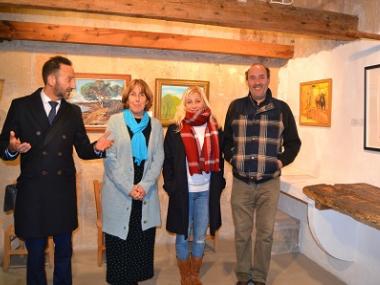 Desset artistes exposen plegats al Centre Melis Cursach