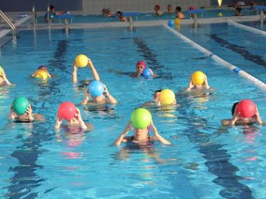 Els cursos de natació de la piscina municipal posen punt i final