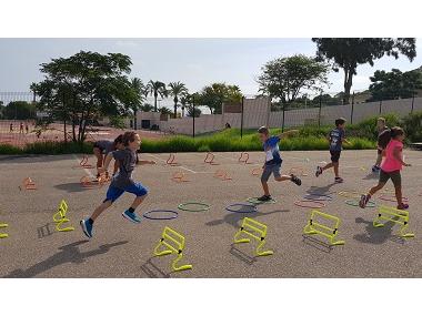 Els nins i nines de Capdepera gaudeixen de l'esport a la diada multiesportiva