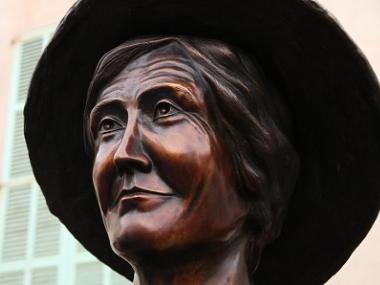 El Consell de Mallorca i l’ajuntament de Capdepera inauguren el bust de Dorothea Bate