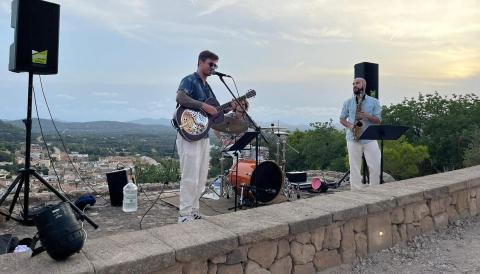 Música a les places