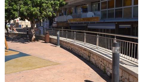 El parc infantil de la plaça Castellet millora en seguretat